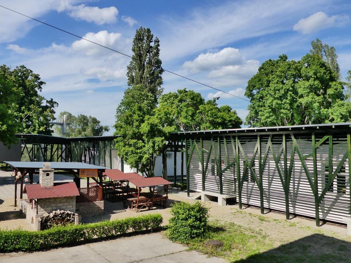 Napsugar Szallo Baja Buitenkant foto